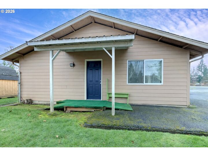 Property Photo:  907 NE 1st Ave  WA 98604 