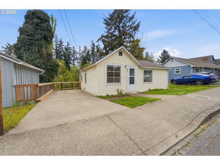 Property Photo: 308 SW 2nd St OR 97128
