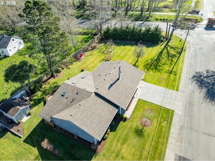 Property Photo:  165 NW 1st St  OR 97146 