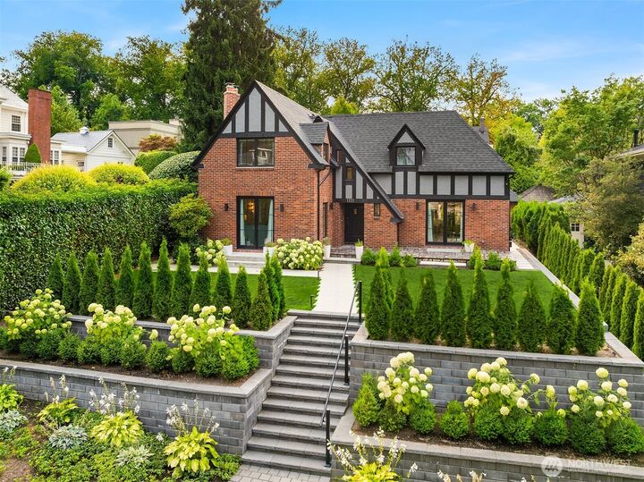 Property Photo: 1111 37th Avenue E WA 98112