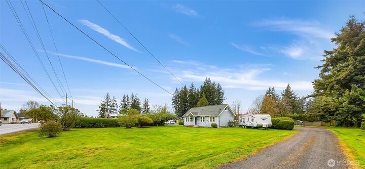 Home for sale in Lynden: 6981 Hannegan Road, Lynden, WA 98264