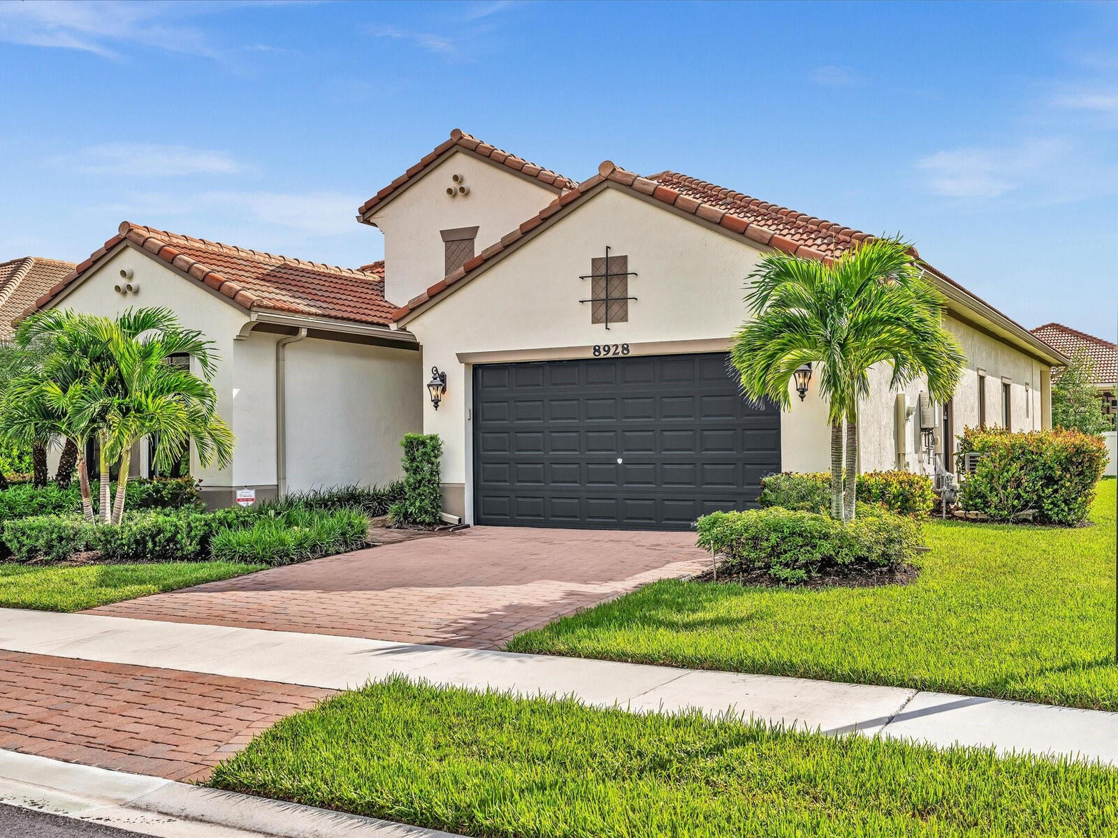 Property Photo: 8928 E Bastille Cir Circle FL 33076