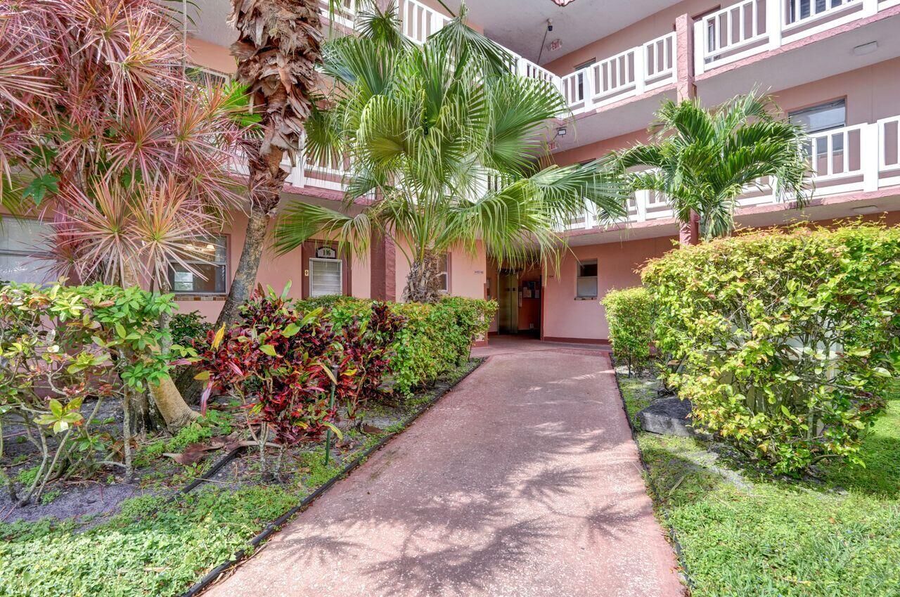 Property Photo:  9460 Sunrise Lakes Boulevard 106  FL 33322 