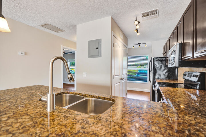Property Photo:  1140 Boxwood Drive 102  FL 33445 