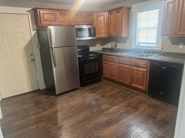 Property Photo: 212 Cherry Way KY 42101