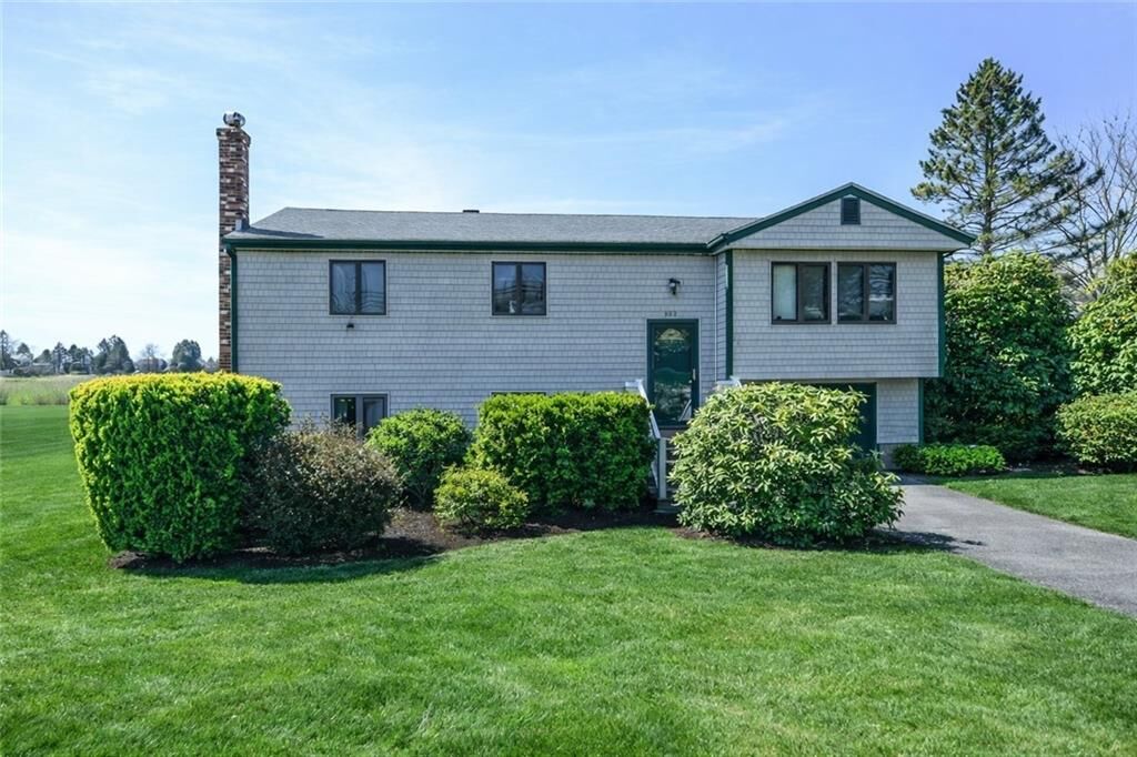 Property Photo:  303 Middle Road  RI 02871 