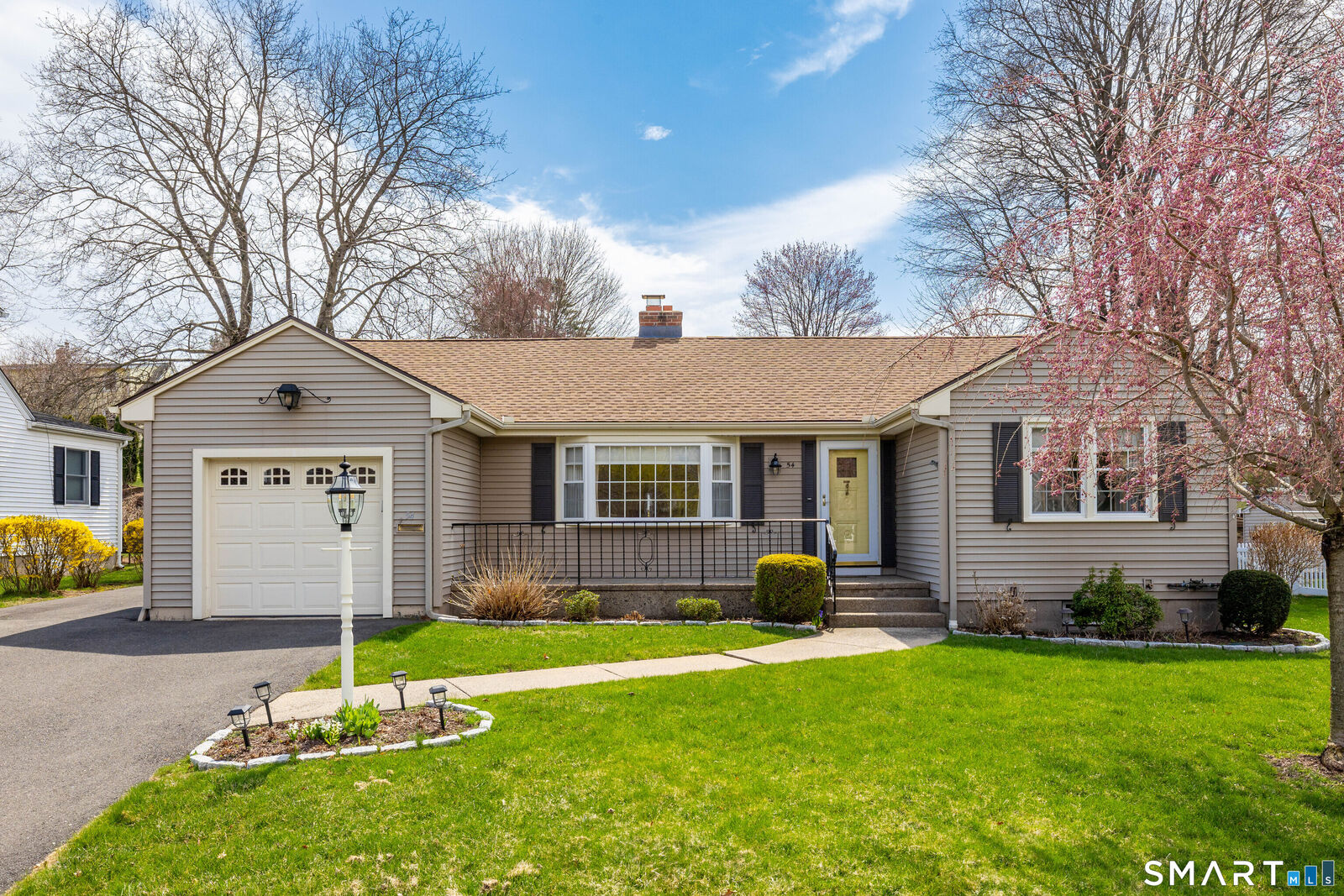 Property Photo:  