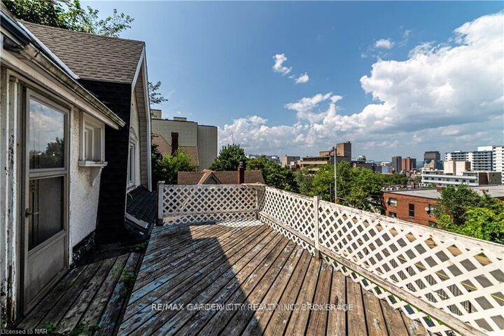 Property Photo: 68 Arkledun Avenue ON L8N 2H8