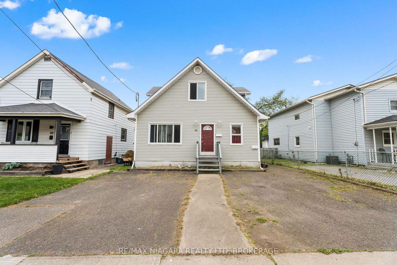 Property Photo: 42 Vine Street ON L2R 3X8