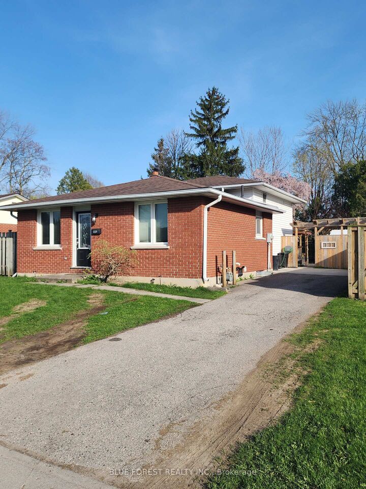 221 Admiral Drive — photo 1