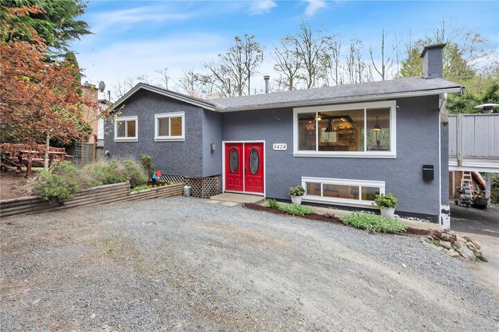 Property Photo:  3424 Hammond Bay Rd  BC V9T 1E6 