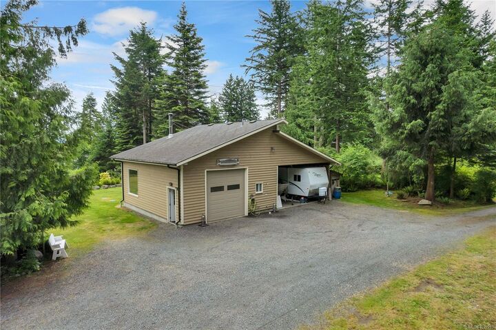 Property Photo:  620 Valpy Rd  BC V0P 1H0 