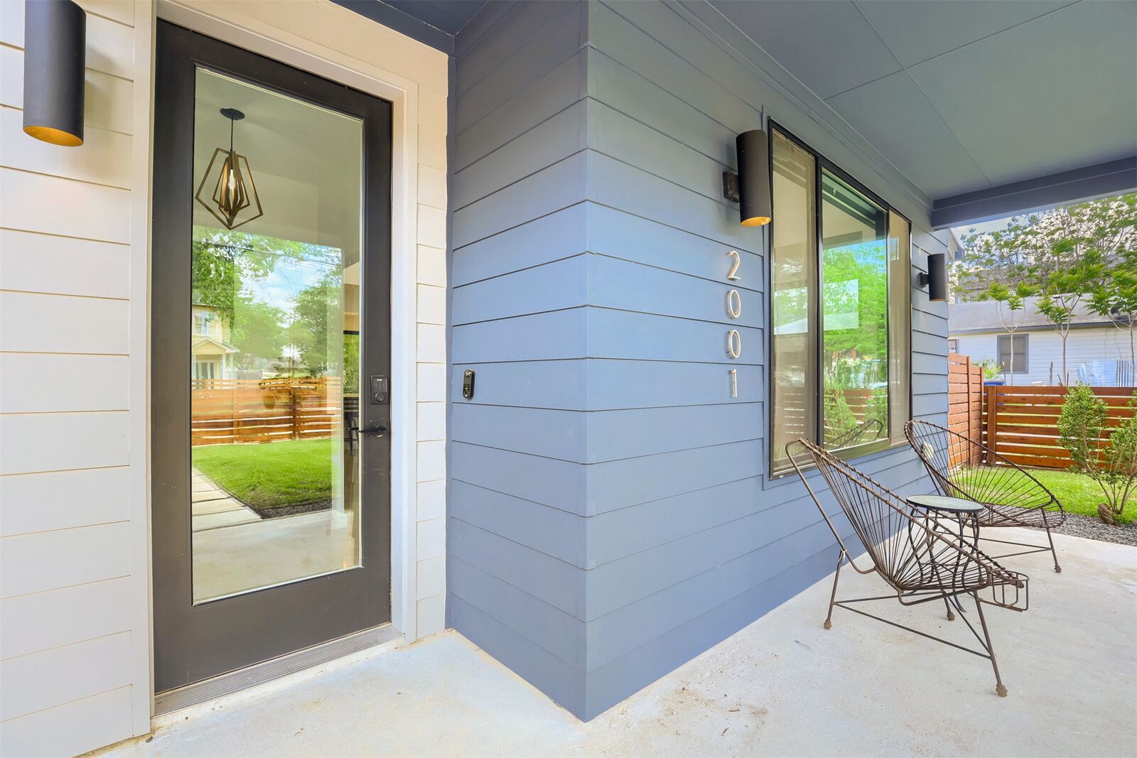 Property Photo:  2001 Sl Davis Avenue  TX 78702 