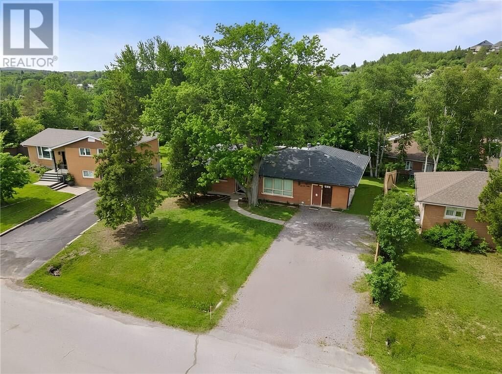 Property Photo:  1279 Nesbitt Drive  ON P3E 4E9 