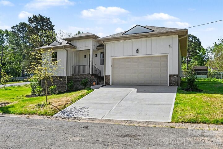 Property Photo:  2225 Irma Street  NC 28216 