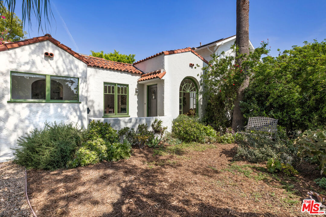 Property Photo:  3147 Glenmanor Pl  CA 90039 