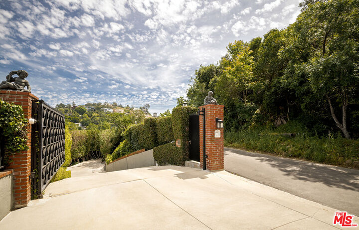 Property Photo:  12917 Galewood St  CA 91604 