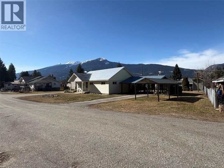 Property Photo: 301 5th Street Northwest BC V0G 1R0