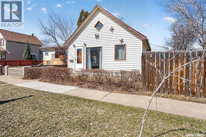 Property Photo:  528 Ominica Street E  SK S6H 0H3 