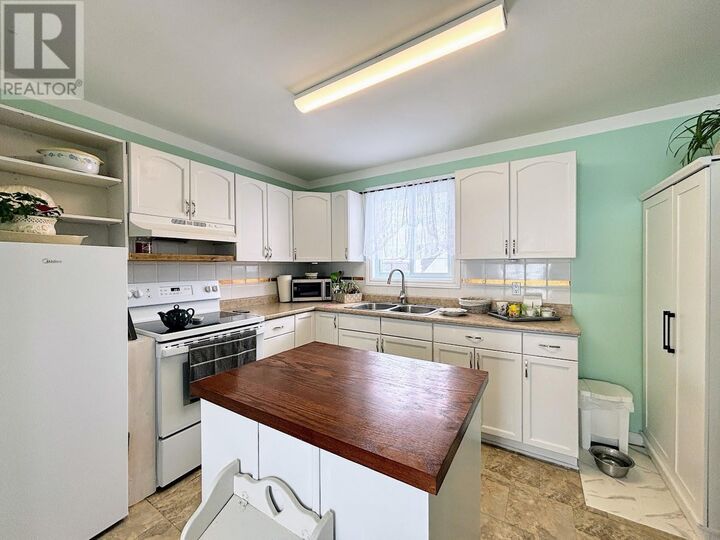 Property Photo: 18 Swallow Dr ON P0T 2C0