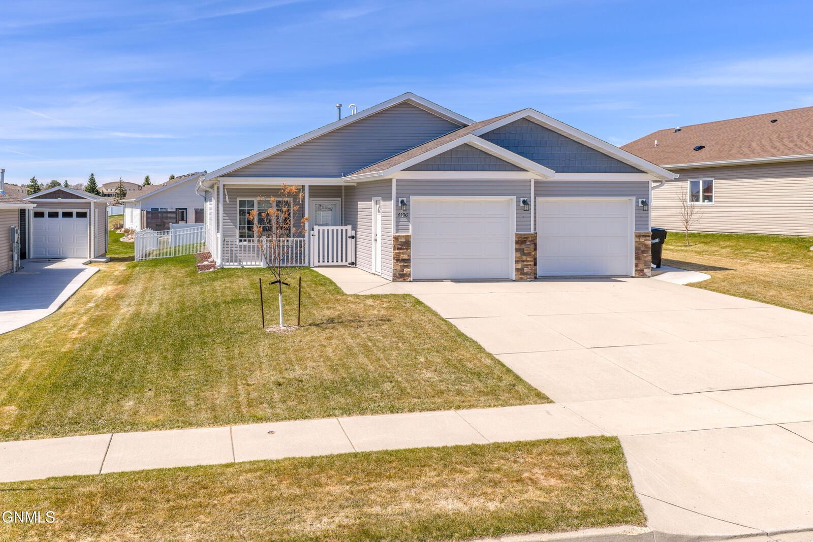 Property Photo:  4106 Lorrain Place  ND 58503 