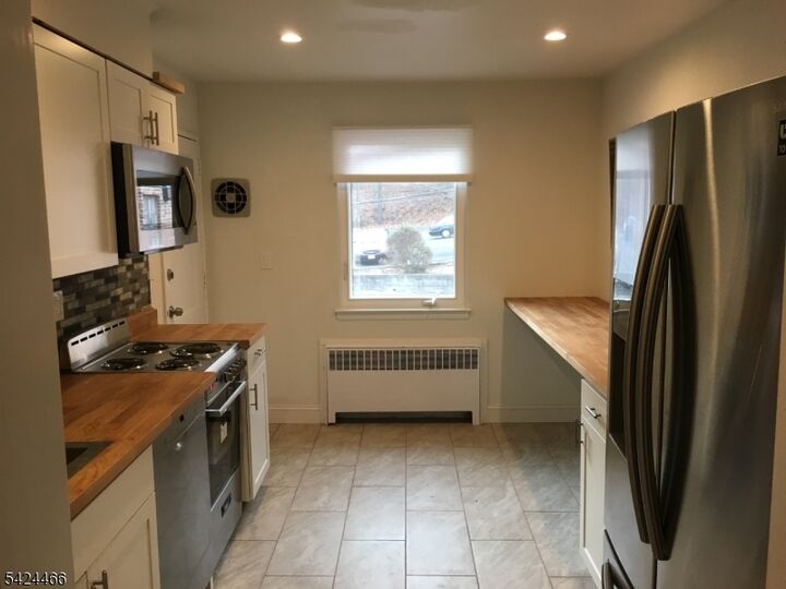 Property Photo:  6 Troy Dr 6D  NJ 07081 