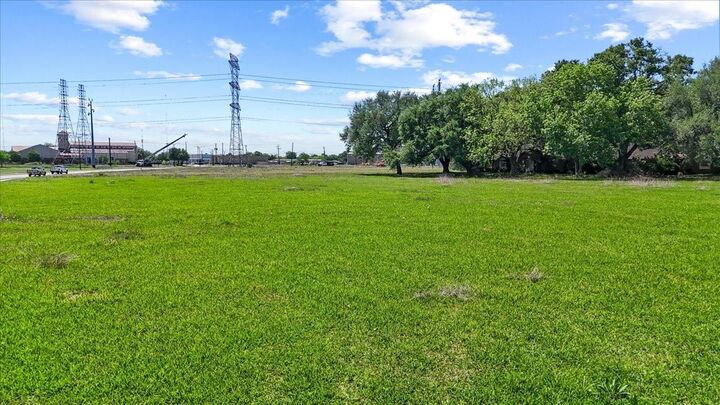 Property Photo:  718 Staffordshire Road  TX 77477 