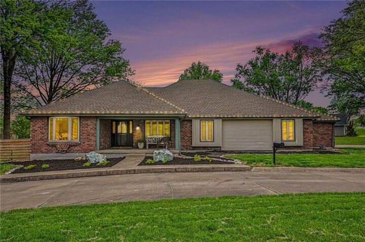 Property Photo:  2000 June Street  MO 64024 