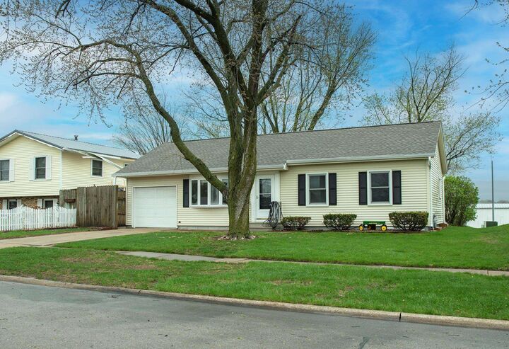 Property Photo:  1117 E Seerley Boulevard  IA 50613 
