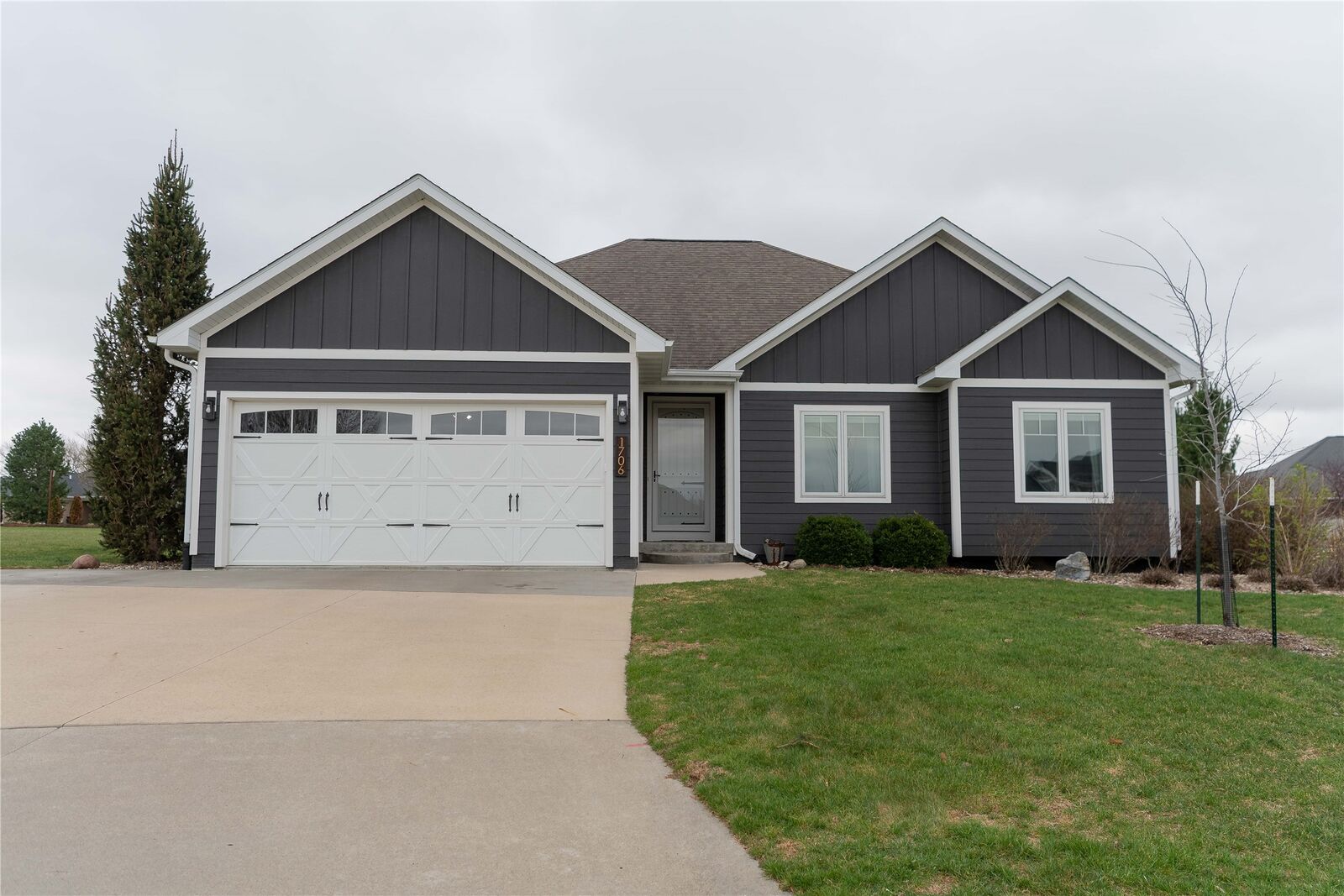 Property Photo:  1706 Evening Court  IA 50219 