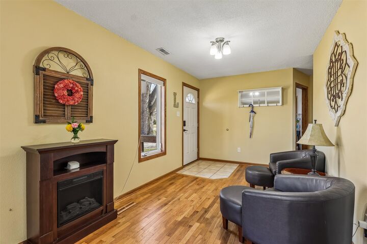 Property Photo:  1408 Omaha Street  IA 50233 