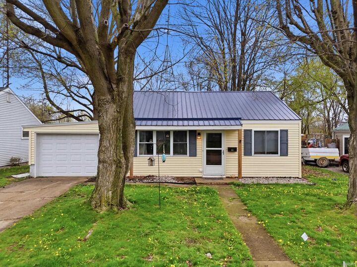 Property Photo:  611 E Randolph Street  IN 46703 