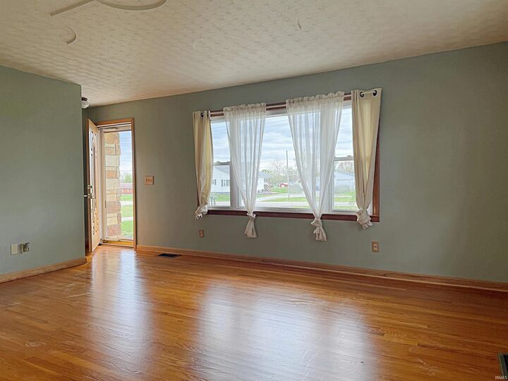 Property Photo: 626 E Elnora Street IN 47562