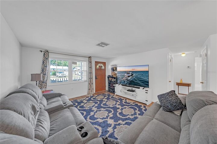 Property Photo:  1414 Whitehall Lane  FL 34691 