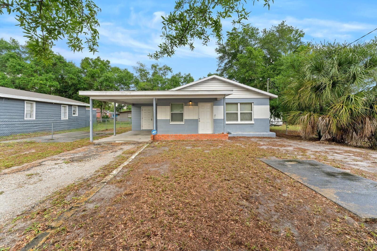 Property Photo:  2906 E Genesee Street  FL 33610 