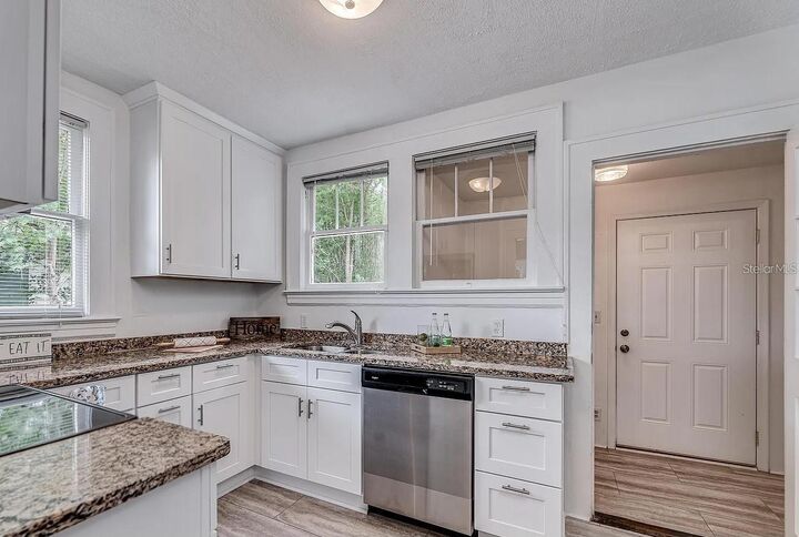 Property Photo:  1444 Wolfe Street  FL 32205 