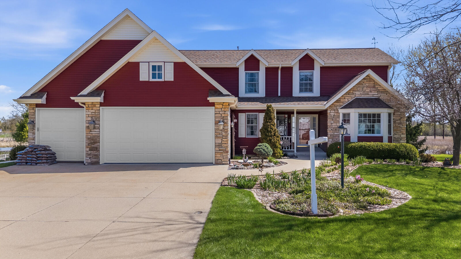 Property Photo:  861 Summer Creek Rd  WI 53066 