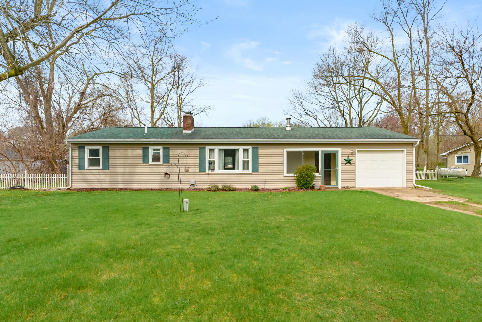 Property Photo:  220 Mary Street  MI 49080 