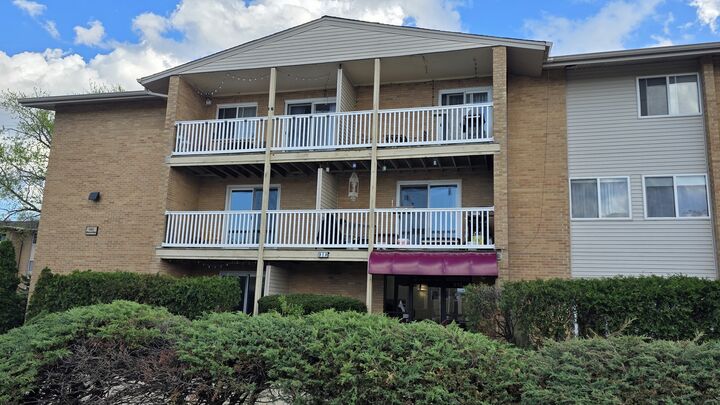 Property Photo:  910 Beau Drive 202  IL 60016 