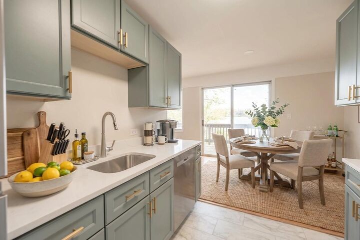 Property Photo: 1611 Maple Terrace 113-1G IL 60532