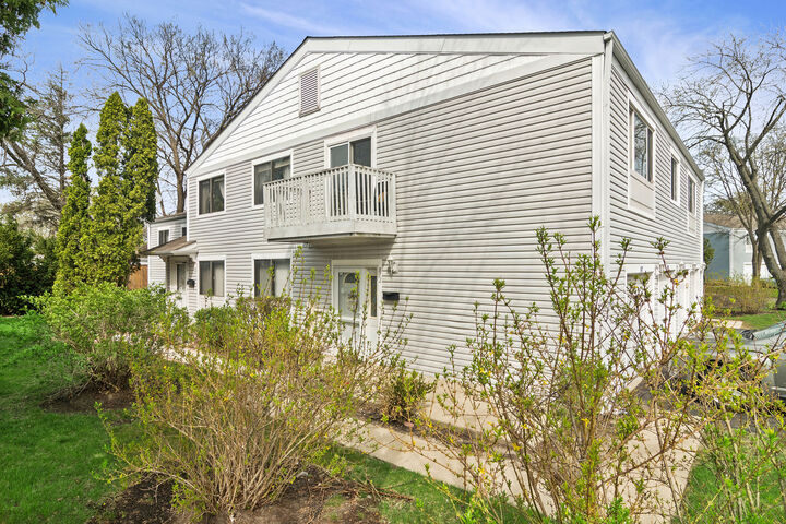 Property Photo:  872 Cambridge Place 126D  IL 60090 