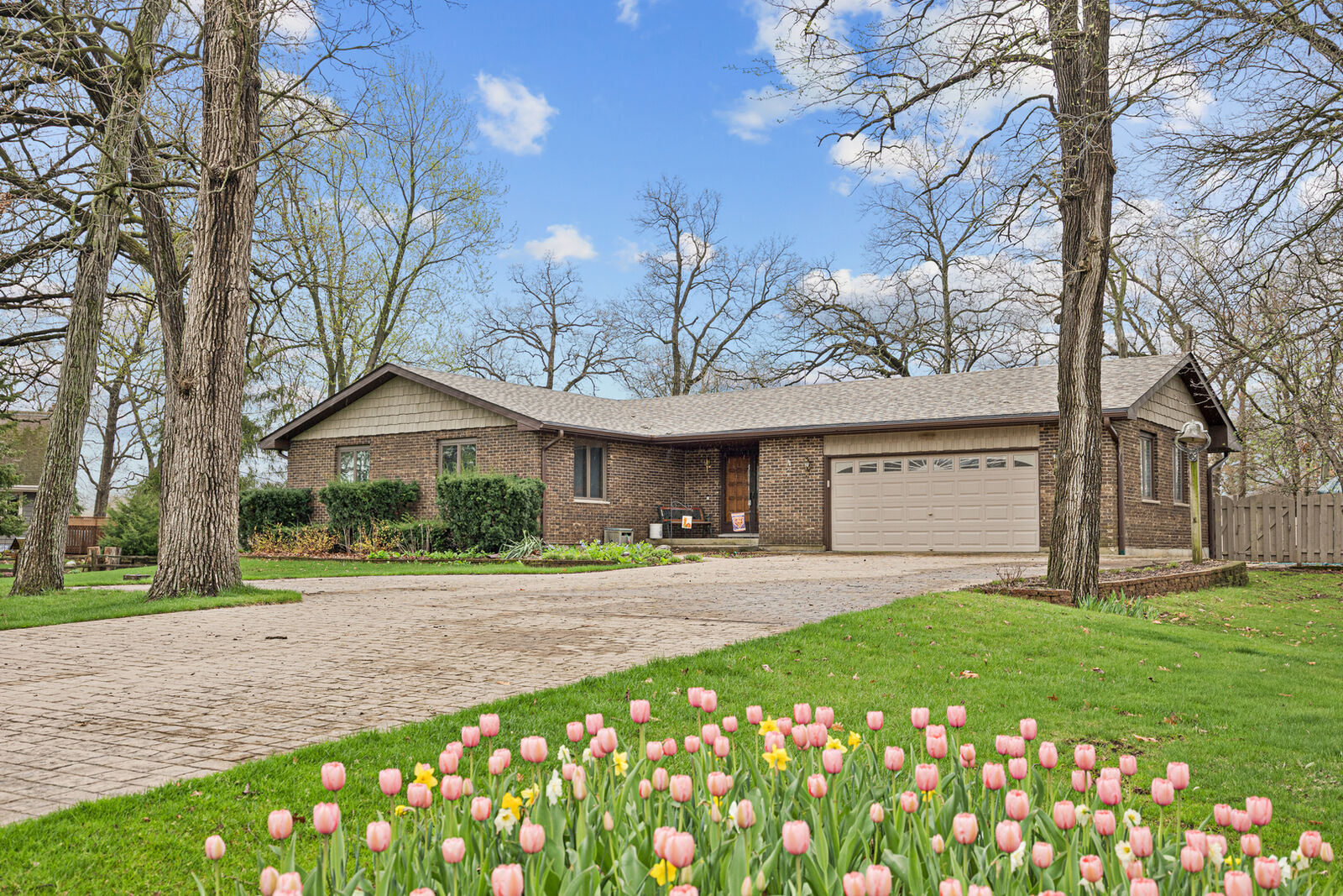 Property Photo: 48W607 Whispering Oaks Drive IL 60140