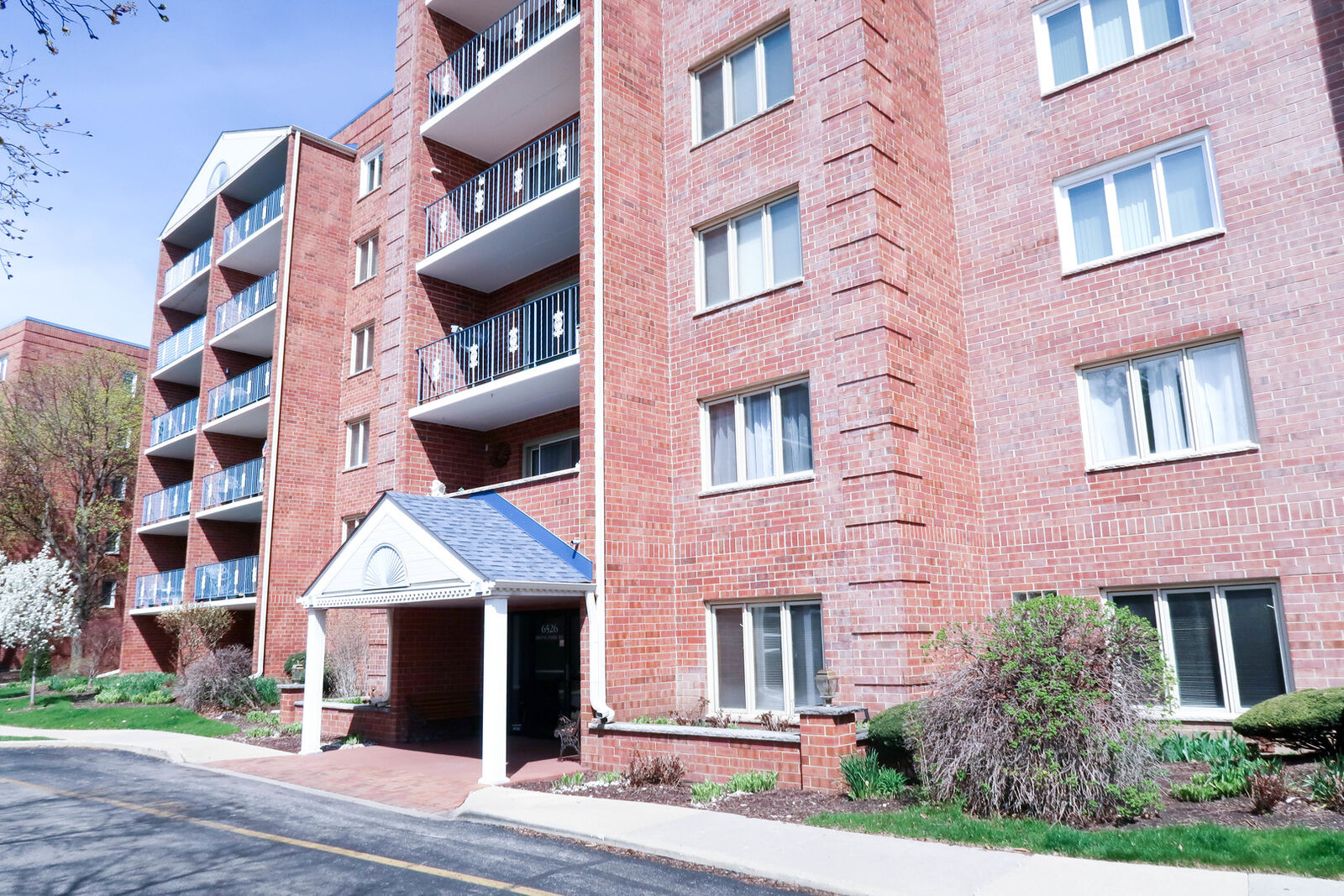 Property Photo:  6526 W Irving Park Road 608  IL 60634 