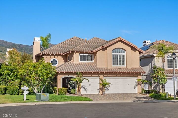 Property Photo:  6 Beaconsfield  CA 92679 