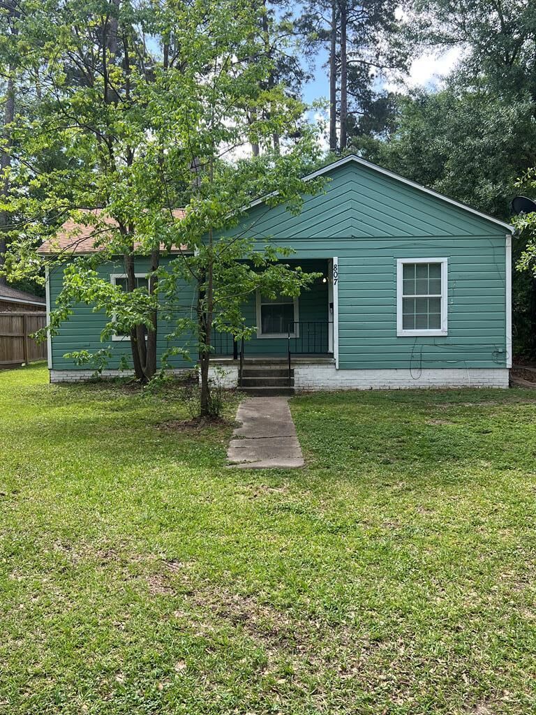 Property Photo:  807 Jordan Avenue  TX 75904 