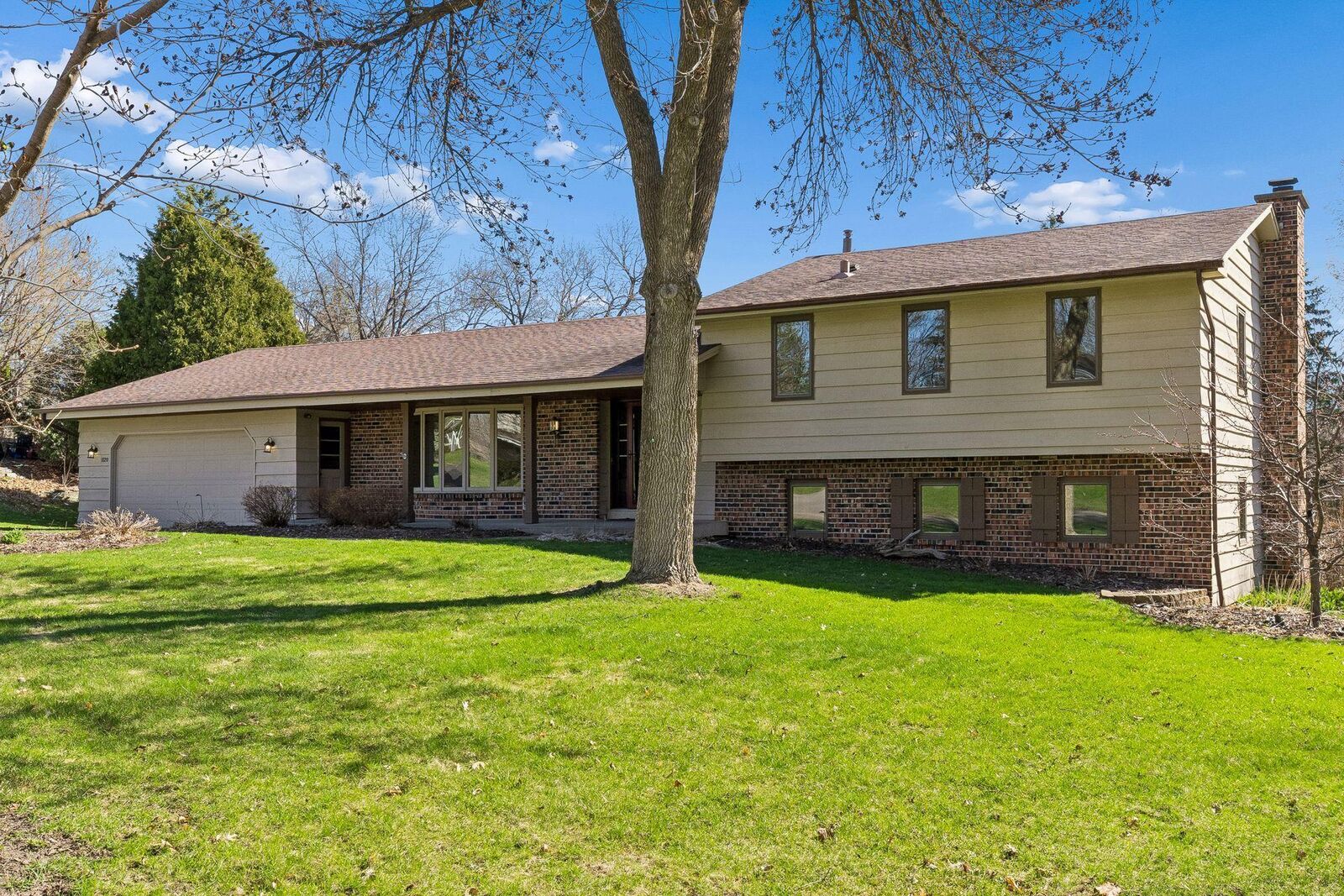 Property Photo:  1120 Vagabond Lane N  MN 55447 