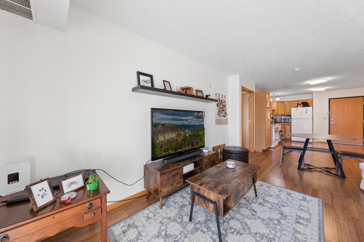 Property Photo:  1590 Parkwood Drive 207  MN 55125 