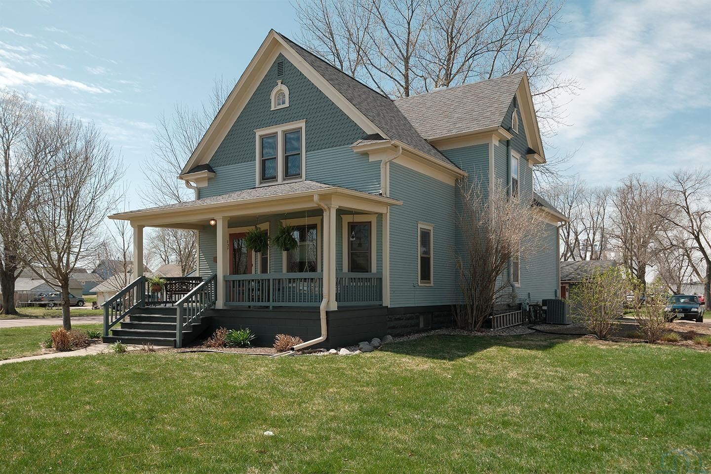 Property Photo:  407 2nd Avenue NE  IA 51250 