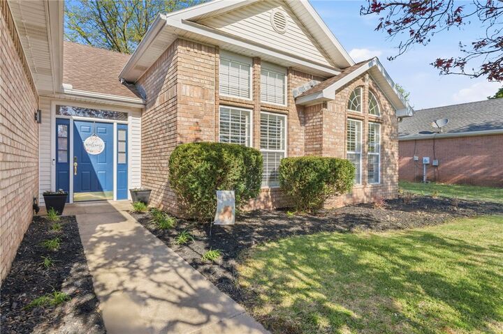 Property Photo:  316 Center Drive  AR 72745 