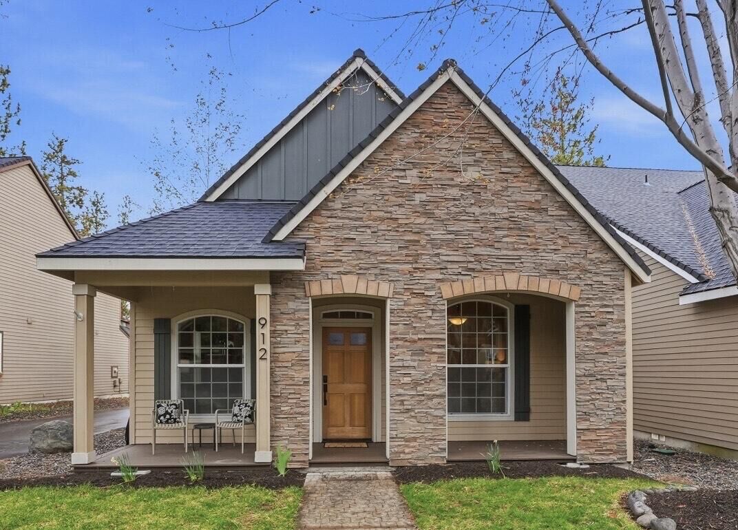 Property Photo:  912 E Timber Pine Drive  OR 97759 